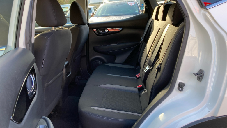 Nissan Qashqai 1.3 DiG-T Acenta Premium 5dr Petrol Hatchback